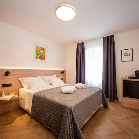 Lu Heritage & Palace Гостевой дом Сплит