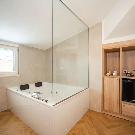 Lu Heritage & Palace Сплит