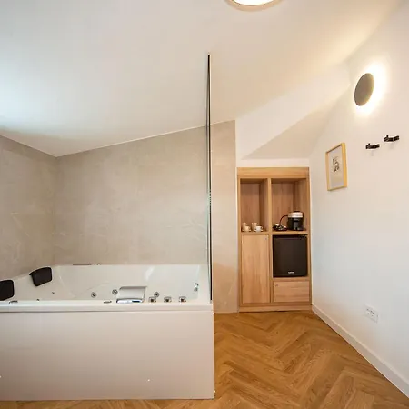 Lu Heritage & Palace