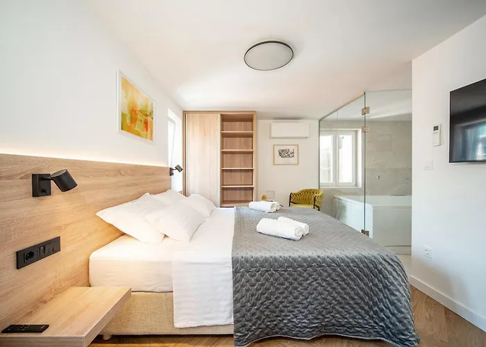 Πανσιόν Lu Heritage & Palace