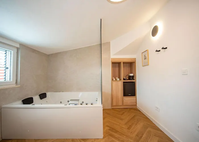 Lu Heritage & Palace