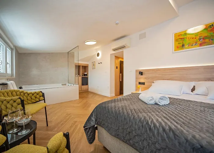 Πανσιόν Lu Heritage & Palace