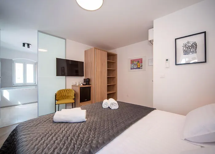 Lu Heritage & Palace 4* سبليت