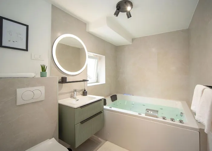 Lu Heritage & Palace 4* سبليت